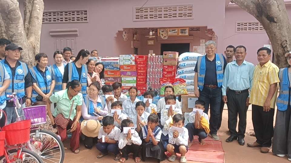 Wisdom Power Cambodia Company donates funds to support local children's public welfare undertakings
